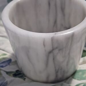 Vintage Elegant  Round White Marble Home Accent Size 4 X 4.5 INCHES Wine Plant